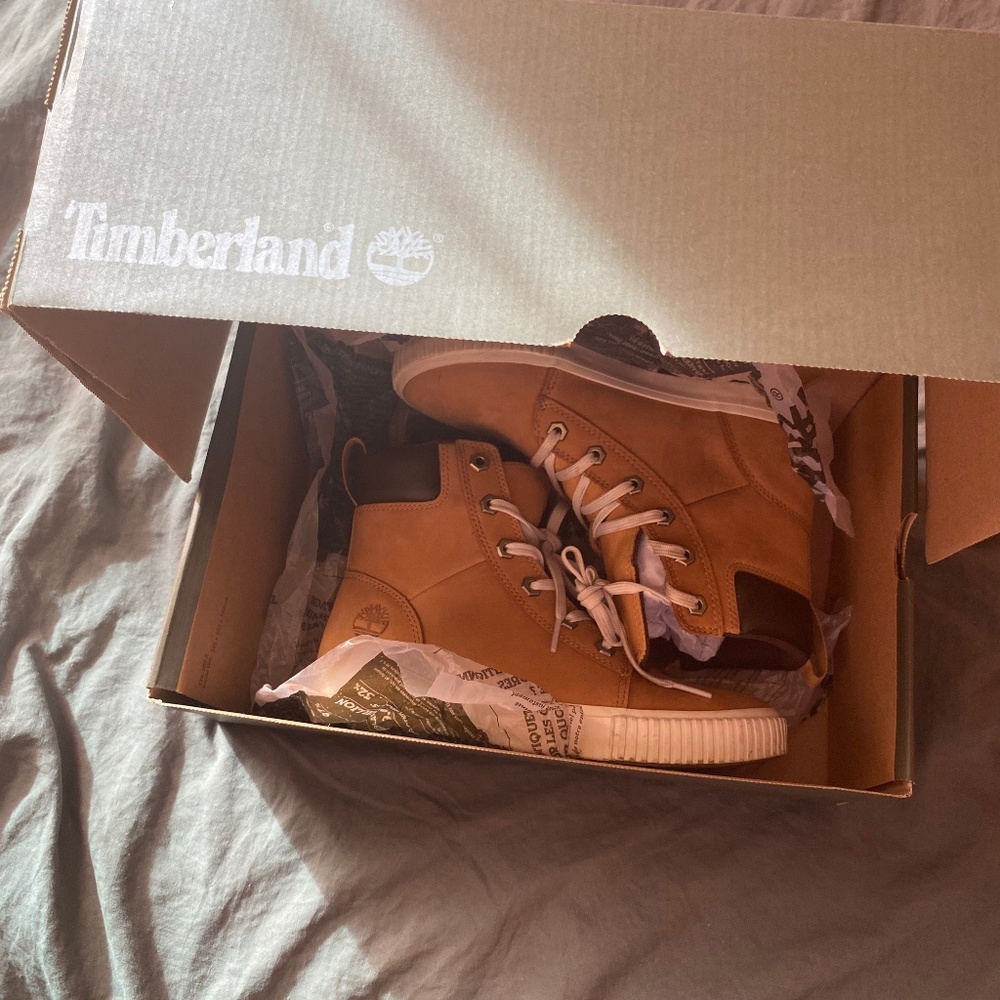 Lady Timberland Tan Sneakers